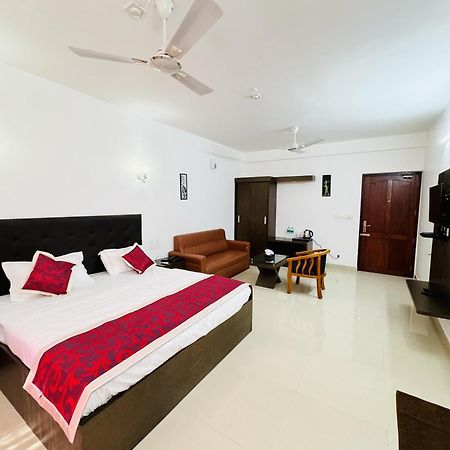 Royal International Hotel Trippapur Exterior foto